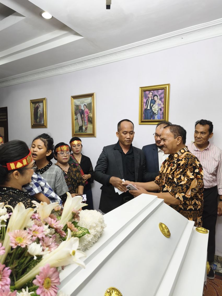 Anggota DPR RI Maruli Siahaan Kunjungan Sosial Ke Rumah Konstituennya di Medan