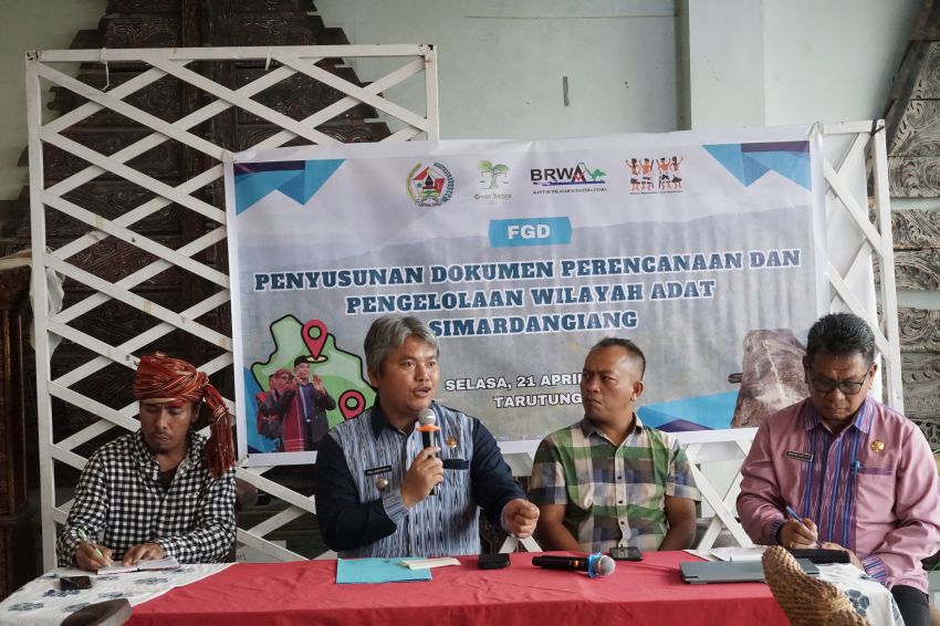 Deni : Jangan Mau Terjebak Dalam Euforia Setelah Menerima SK Penetapan Hutan Adat