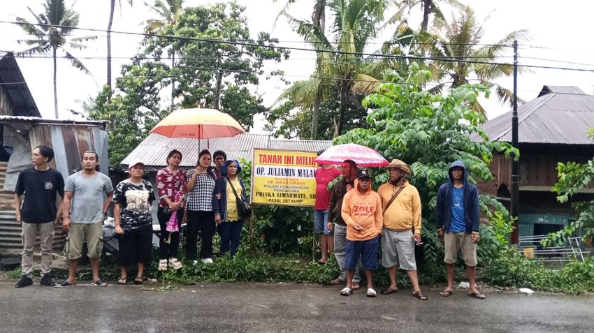 Didampingi Pengacara, Keturunan Op Juliamin Malau Pasang Kembali Plang yang Dirusak di Tanah Miliknya di Lumban Bao Sosorbulu