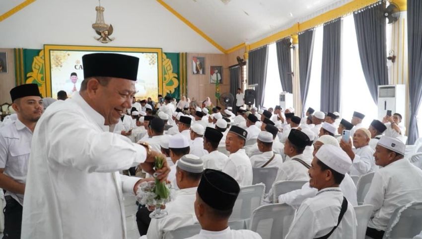 Pesan Jaga Kesehatan dan Keikhlasan : Bupati Syah Afandin Tepung Tawari 398 Jemaah Calon Haji Langkat