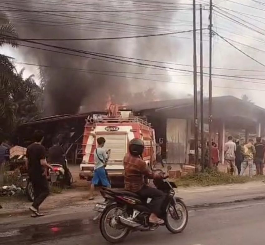 LPG Bocor Picu Amukan Api di Pool KPB Kotapinang, Dua Rumah dan Gudang Hangus Dilalap Si Jago Merah